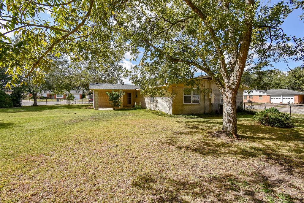 309 Town And Country Drive, El Campo, Texas image 32