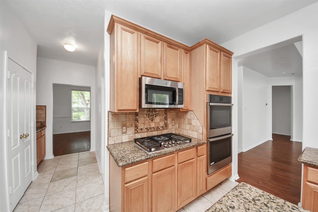 1605 Spring Glen Lane, Pearland, Texas image 11