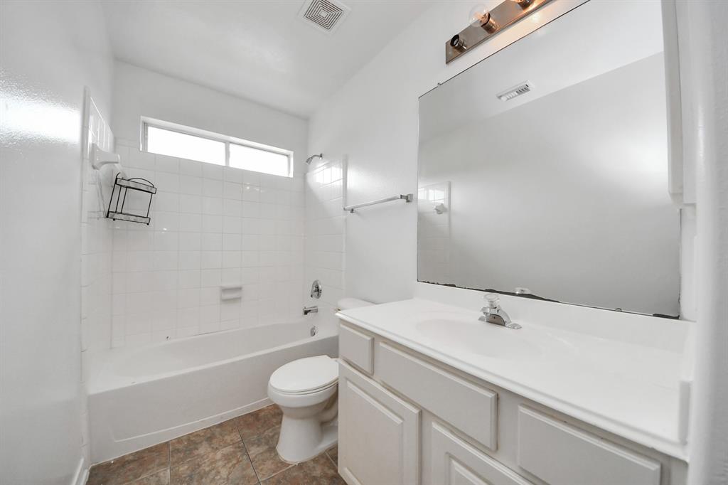1605 Spring Glen Lane, Pearland, Texas image 31