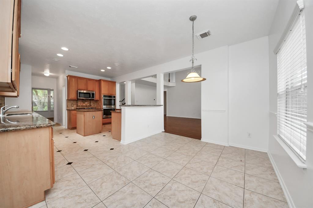 1605 Spring Glen Lane, Pearland, Texas image 18