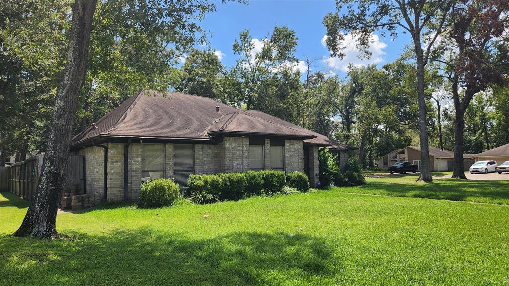 1823 Chart Drive, Crosby, Texas image 3