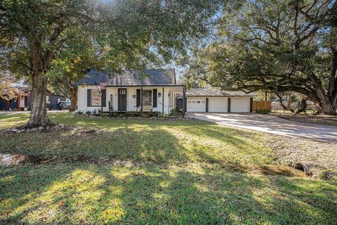 A home in Anahuac