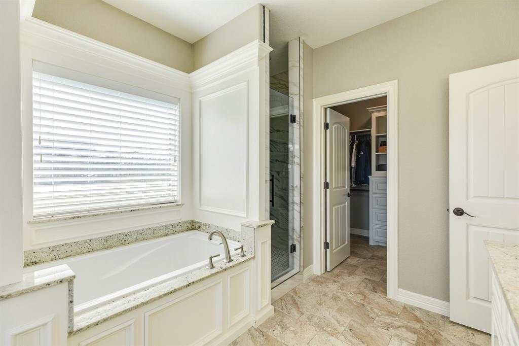 738 Stallion Circle, Angleton, Texas image 32