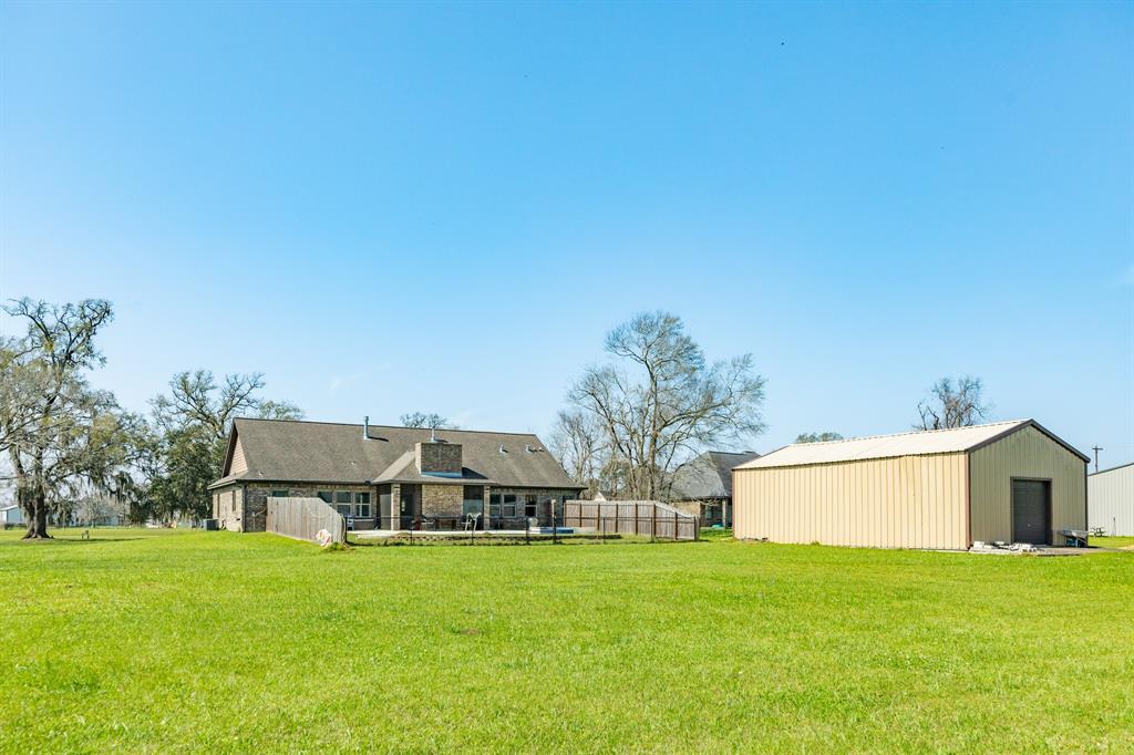 738 Stallion Circle, Angleton, Texas image 6