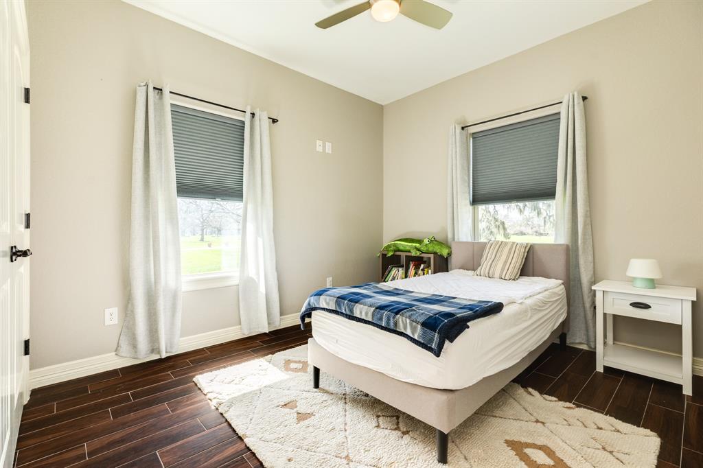 738 Stallion Circle, Angleton, Texas image 34