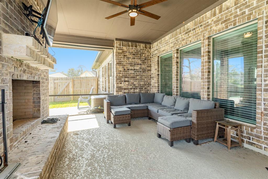738 Stallion Circle, Angleton, Texas image 13