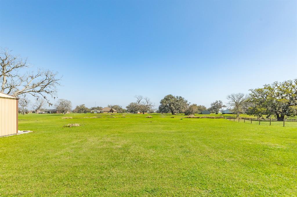 738 Stallion Circle, Angleton, Texas image 8