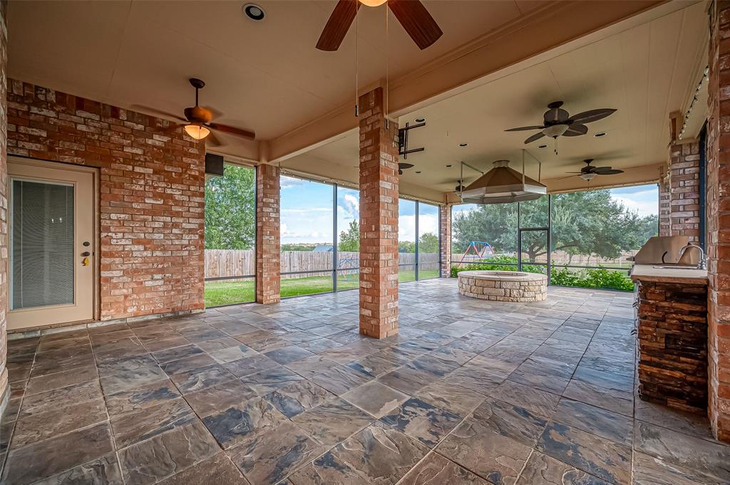 Montgomery, Texas 77356, United States, 4 Bedrooms Bedrooms, ,5 BathroomsBathrooms,Residential,Pending,40345