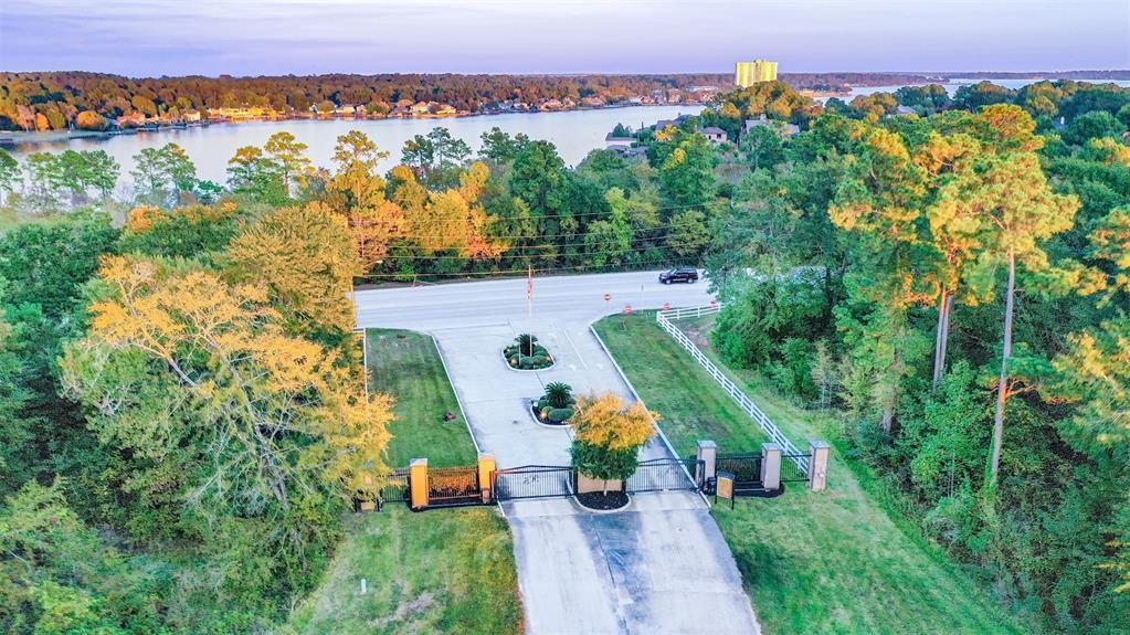 Montgomery, Texas 77356, United States, 4 Bedrooms Bedrooms, ,5 BathroomsBathrooms,Residential,Pending,40345