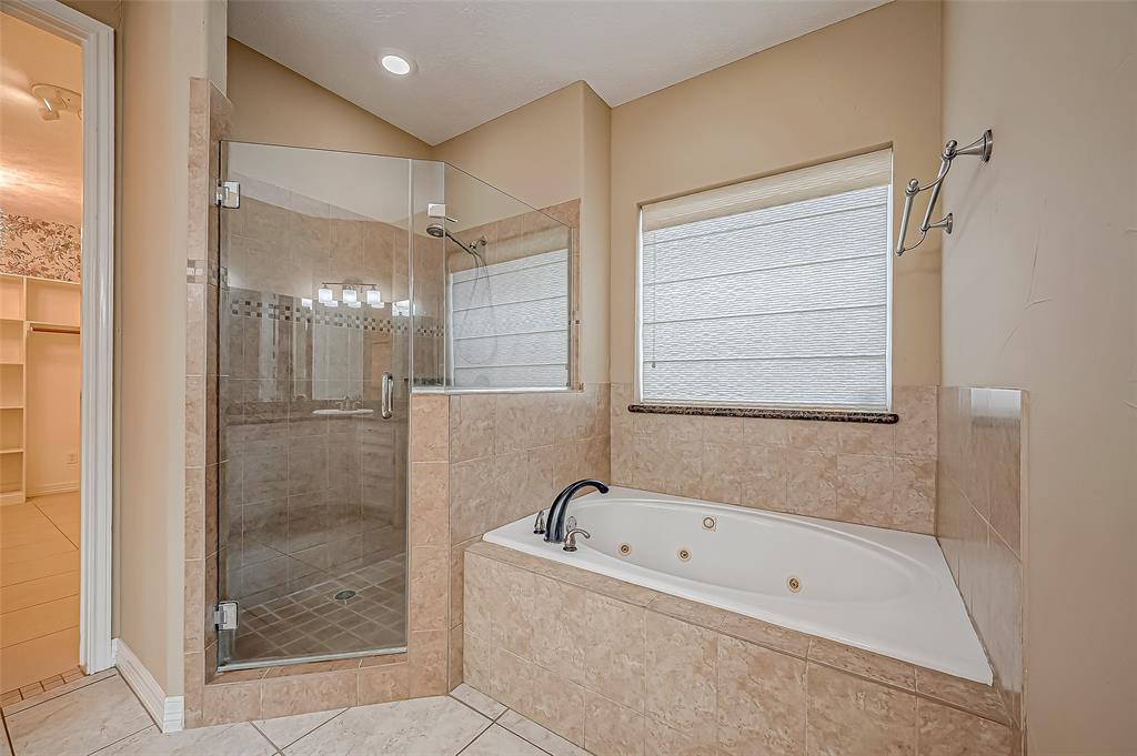 Montgomery, Texas 77356, United States, 4 Bedrooms Bedrooms, ,5 BathroomsBathrooms,Residential,Pending,40345