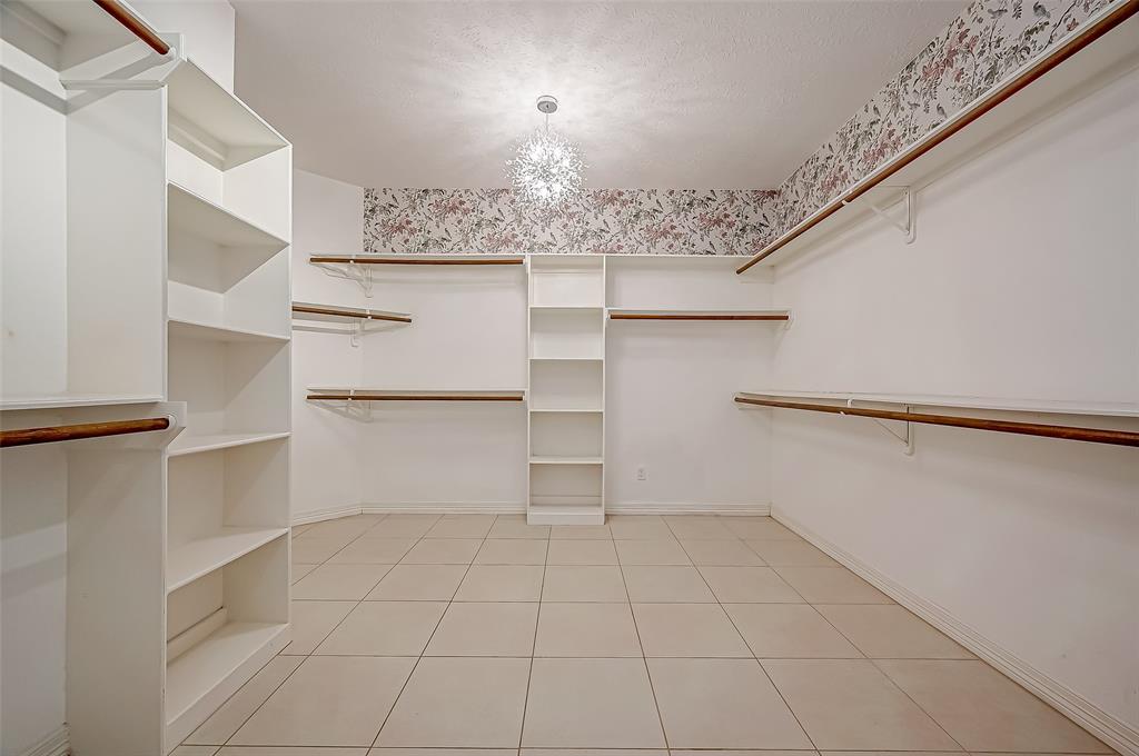 Montgomery, Texas 77356, United States, 4 Bedrooms Bedrooms, ,5 BathroomsBathrooms,Residential,Pending,40345