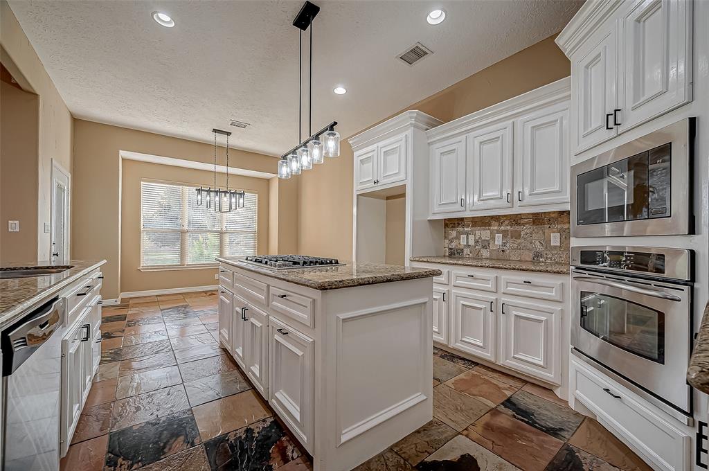 Montgomery, Texas 77356, United States, 4 Bedrooms Bedrooms, ,5 BathroomsBathrooms,Residential,Pending,40345