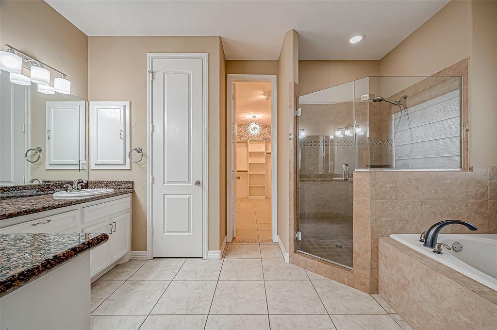 Montgomery, Texas 77356, United States, 4 Bedrooms Bedrooms, ,5 BathroomsBathrooms,Residential,Pending,40345