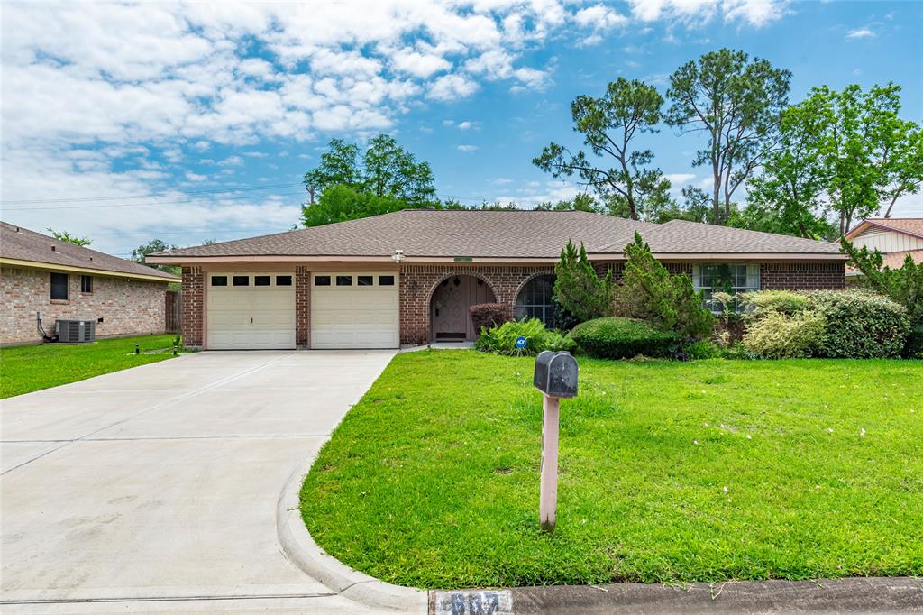 607 S Heather Lane, Friendswood, Texas image 3