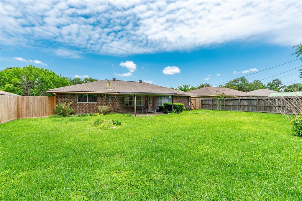 607 S Heather Lane, Friendswood, Texas image 37