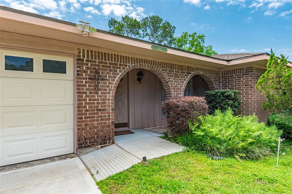 607 S Heather Lane, Friendswood, Texas image 5