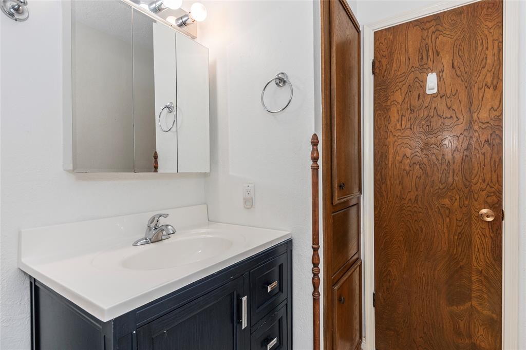607 S Heather Lane, Friendswood, Texas image 27