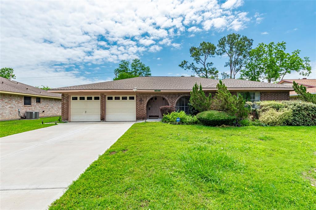607 S Heather Lane, Friendswood, Texas image 4