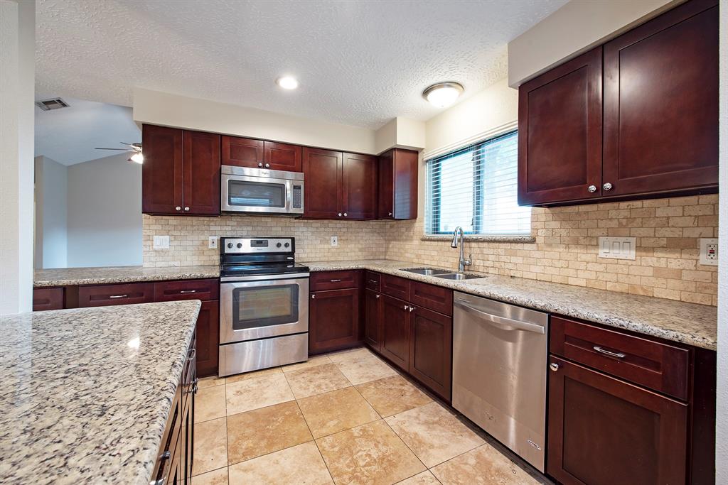 13418 Natasha Lane, Houston, Texas image 16