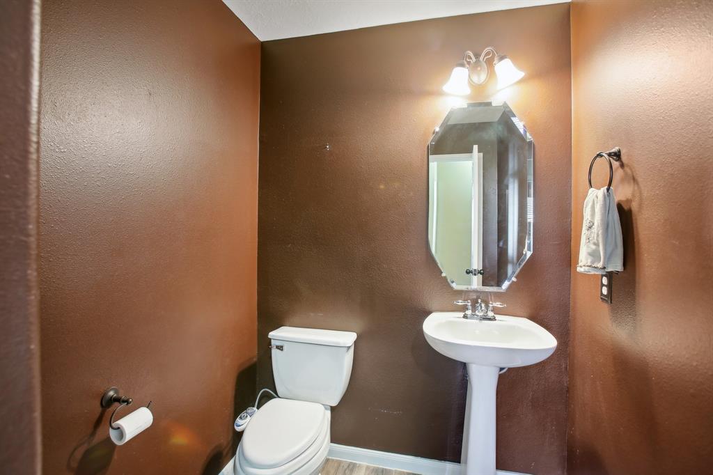 8311 Montego Bay Drive, Baytown, Texas image 32