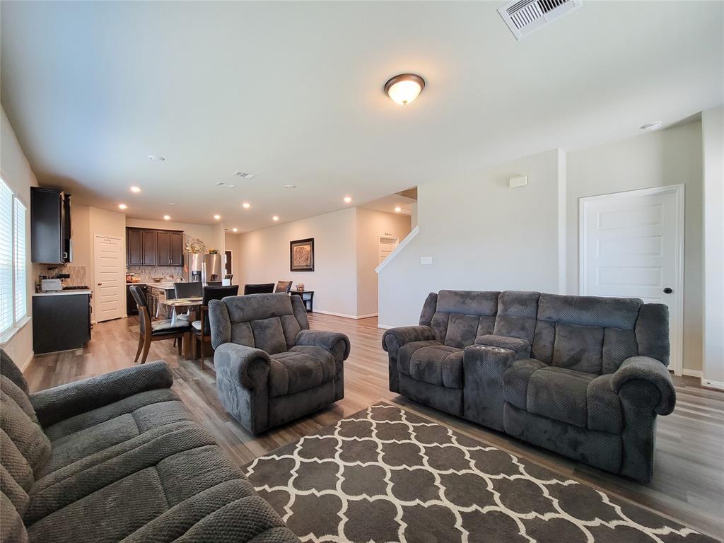 2211 E Winding Pines Drive, Tomball, Texas image 3