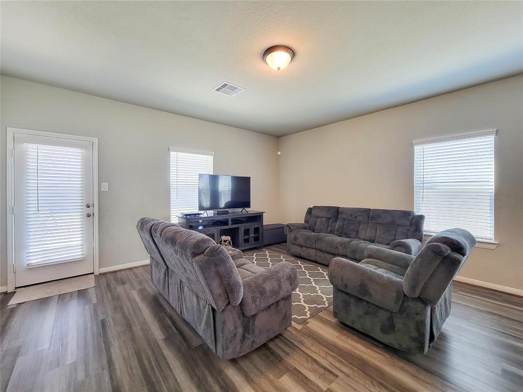 2211 E Winding Pines Drive, Tomball, Texas image 15