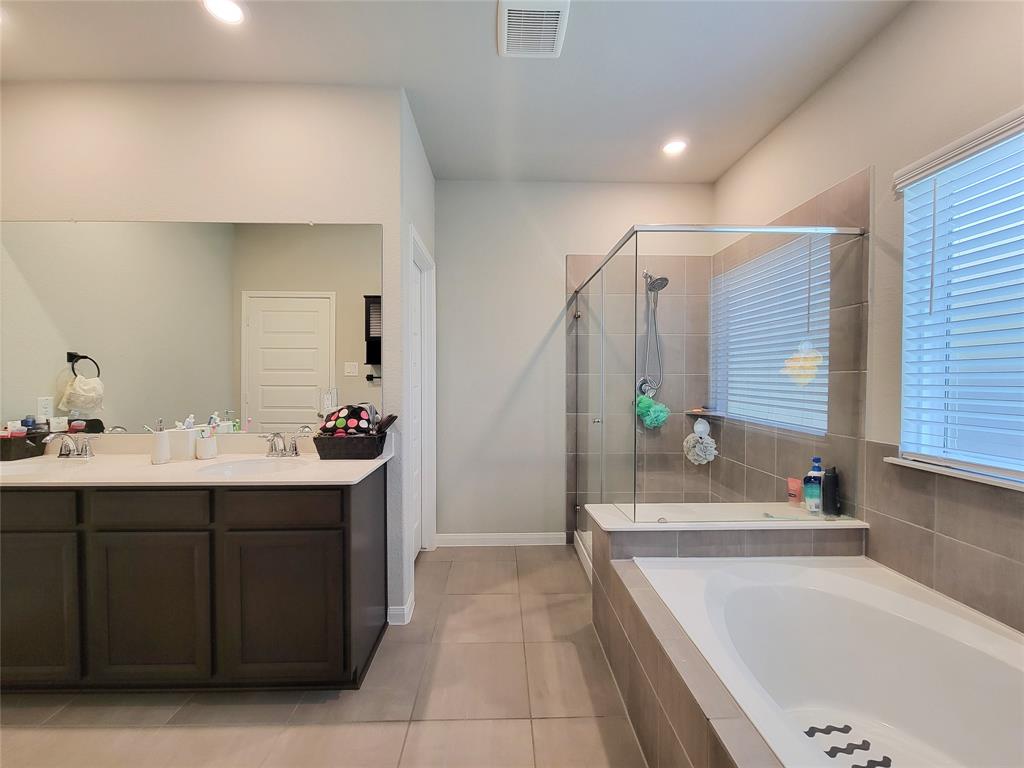 2211 E Winding Pines Drive, Tomball, Texas image 18