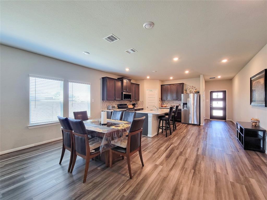 2211 E Winding Pines Drive, Tomball, Texas image 9