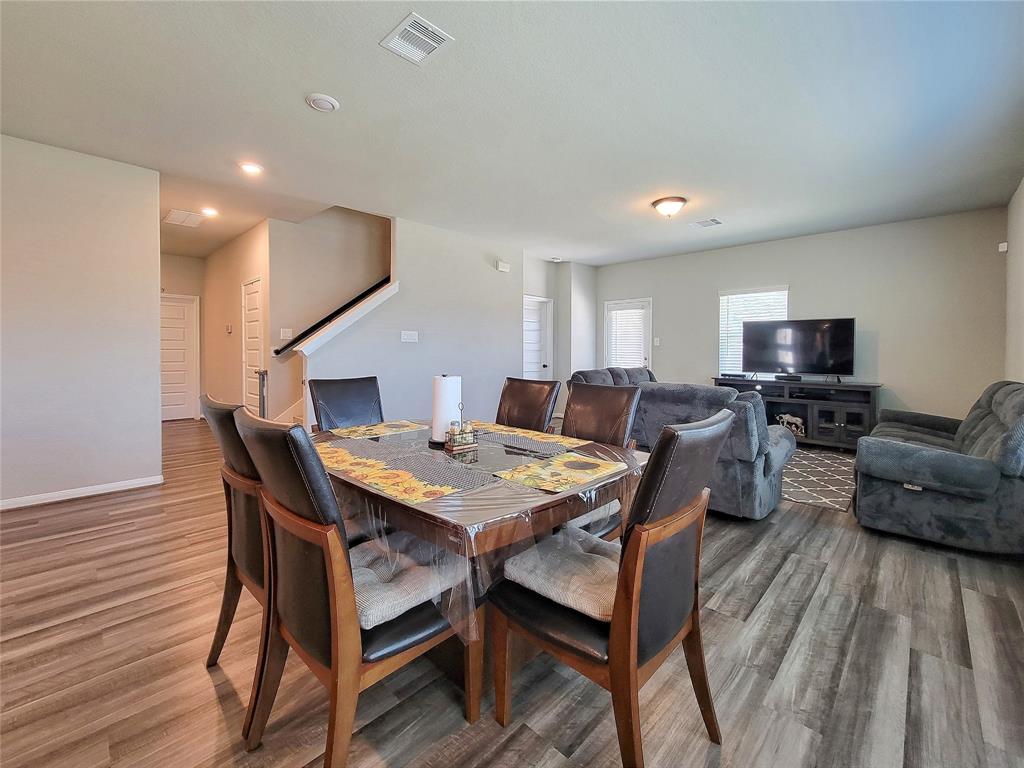 2211 E Winding Pines Drive, Tomball, Texas image 2