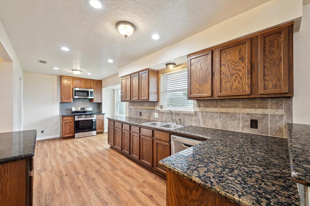 7202 Plover Circle, Texas City, Texas image 9