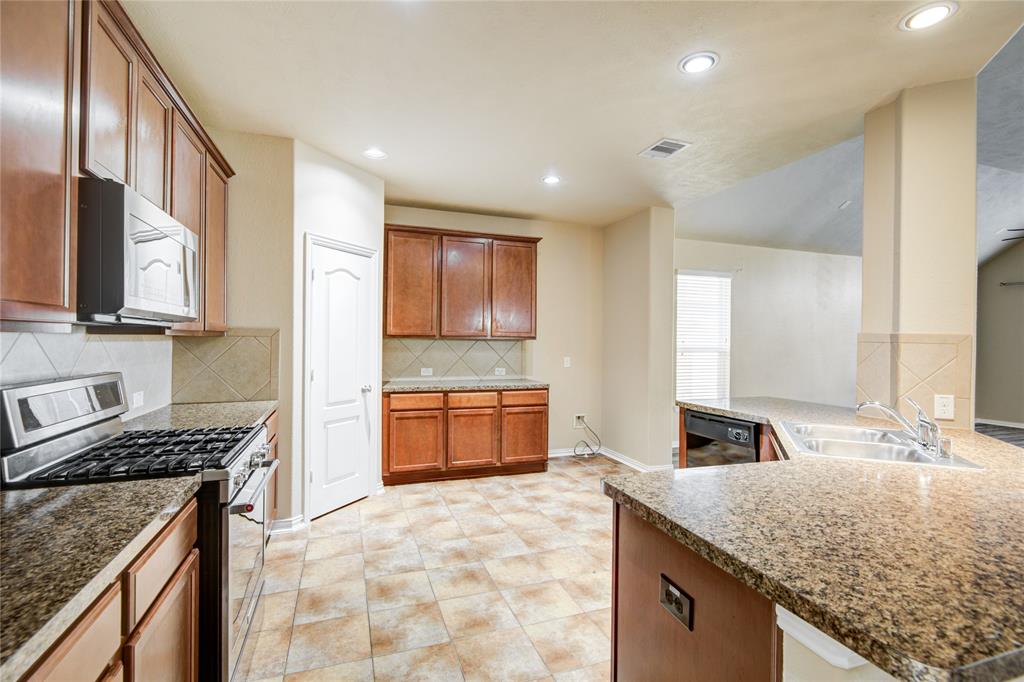 103 Long Meadow Court, Clute, Texas image 8