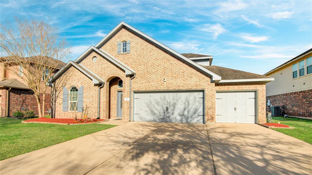 103 Long Meadow Court, Clute, Texas image 3