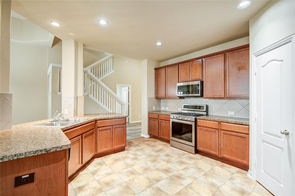 103 Long Meadow Court, Clute, Texas image 11