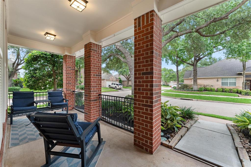 64 Parkway Place, Jersey Village, Texas image 3