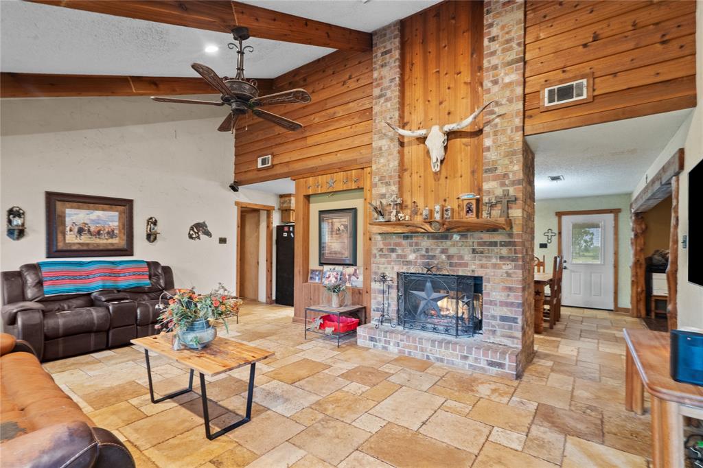1816 County Road 936b