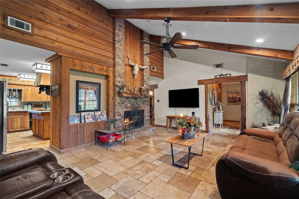 1816 County Road 936b
