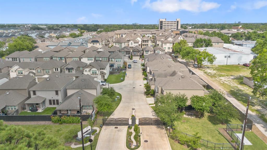 8957 Monterey View Drive, Houston, Texas image 28