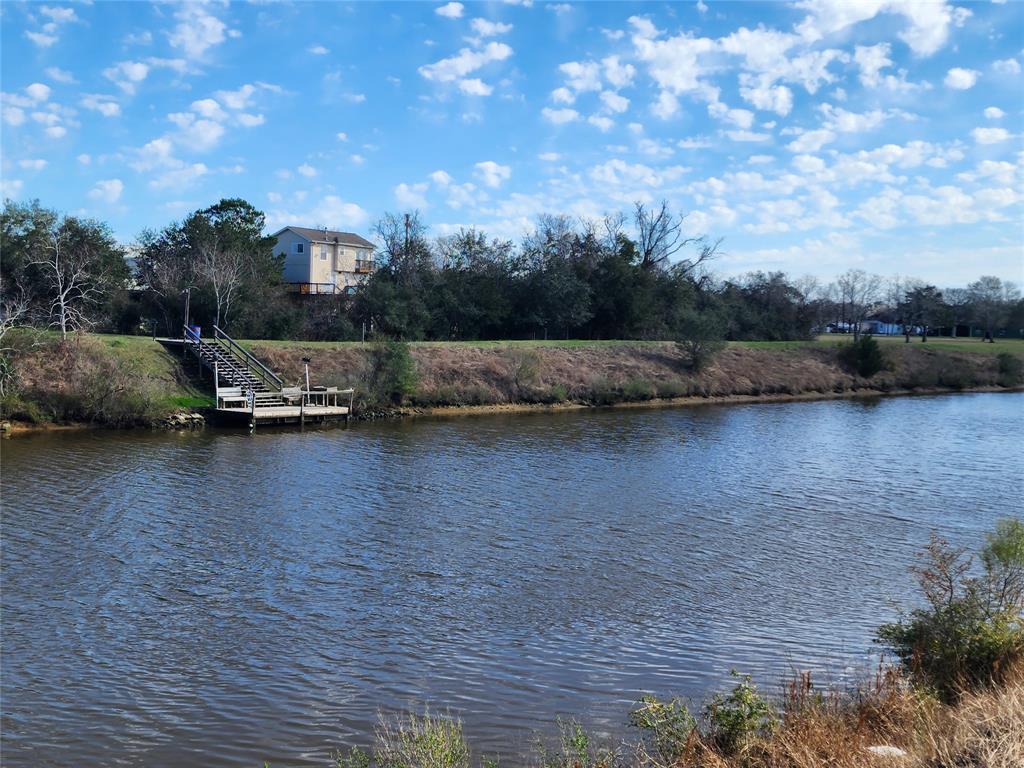 9015 Schiro Road, Hitchcock, Texas image 6