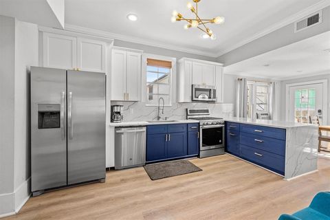 Photo of 1703 Avenue M 1/2, Galveston, TX 77550 (MLS # 80590077)