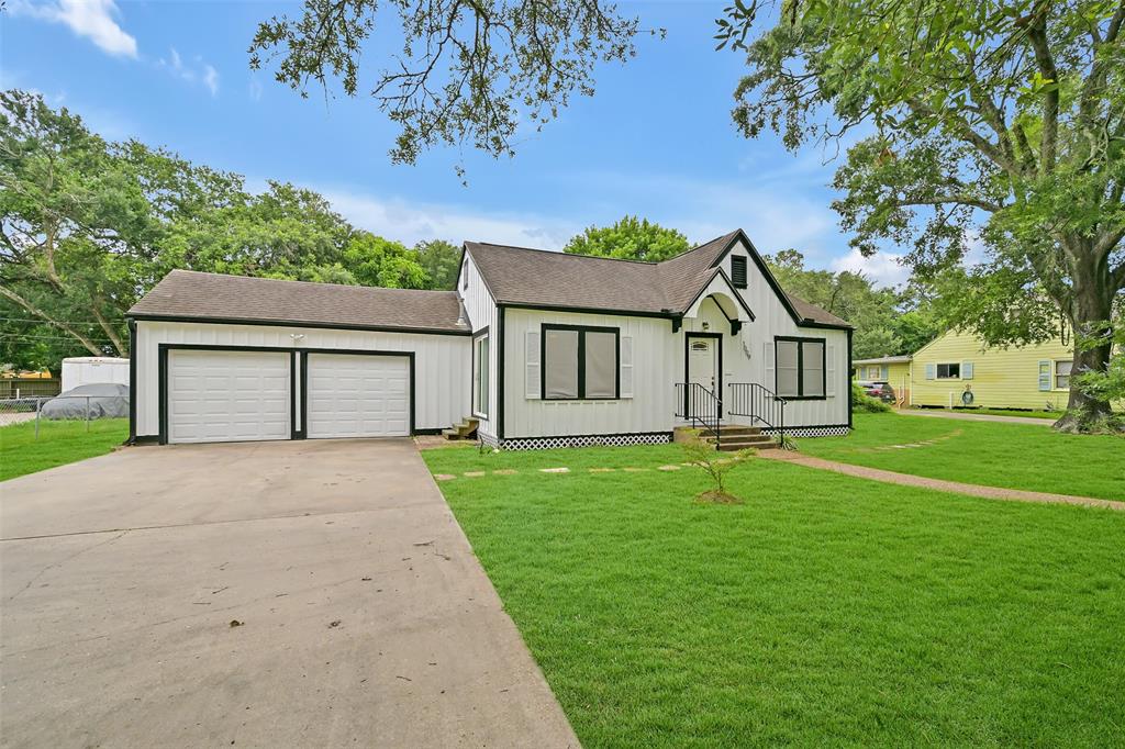 1009 Larcom Street, La Marque, Texas image 2