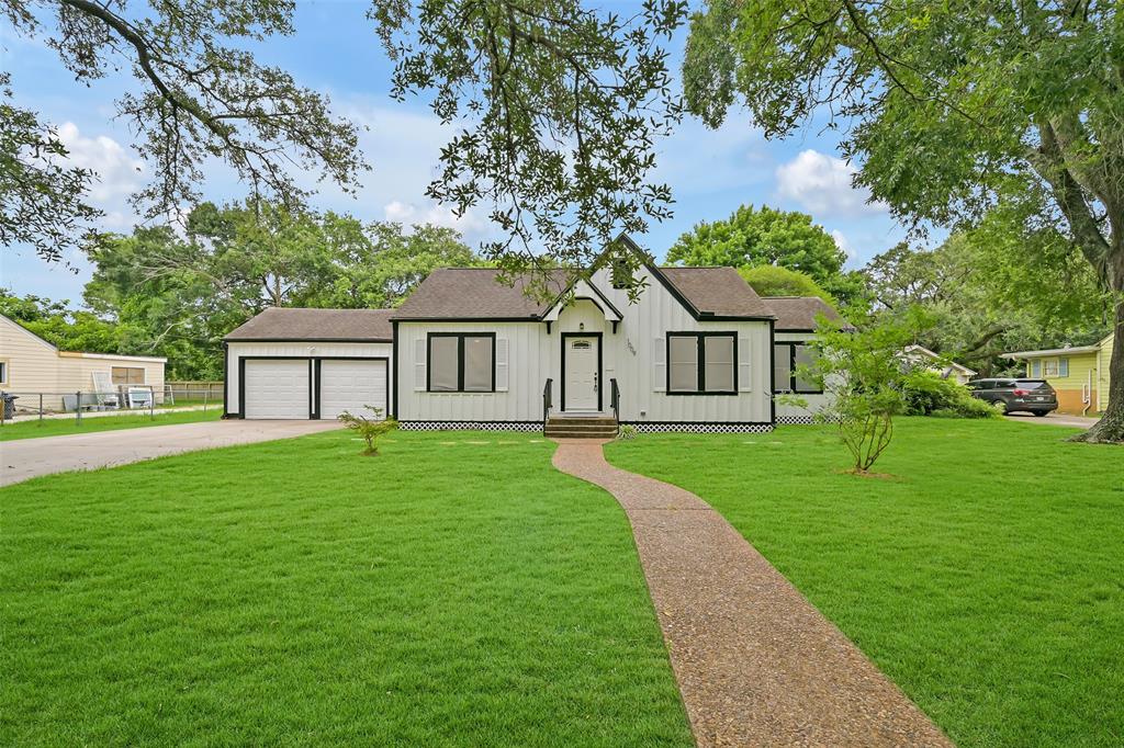 1009 Larcom Street, La Marque, Texas image 1