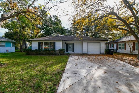 A home in Alvin