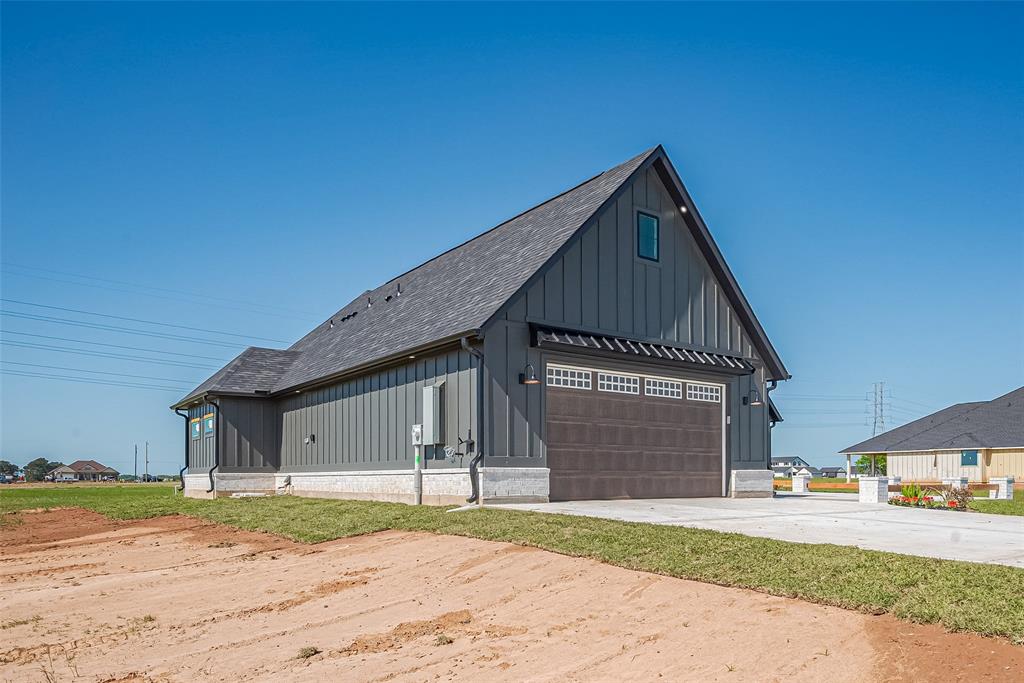 435 Sunset Trail Trl, Angleton, Texas image 4