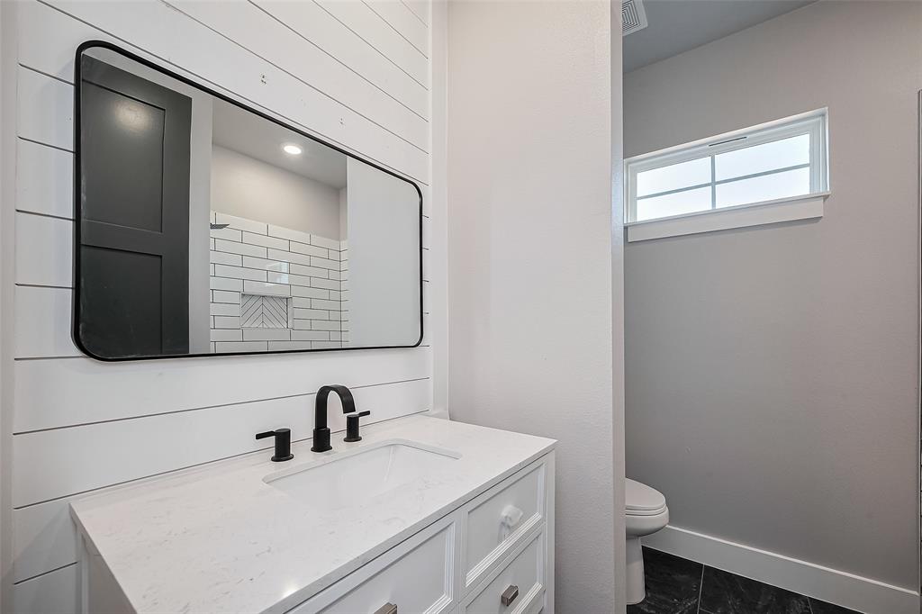 435 Sunset Trail Trl, Angleton, Texas image 36