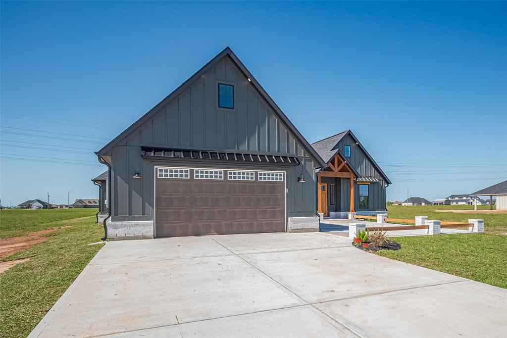 435 Sunset Trail Trl, Angleton, Texas image 2