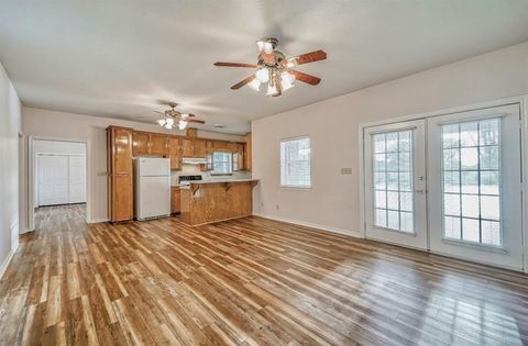 Duplex in Brazoria TX 2925 County Road 519 16.jpg