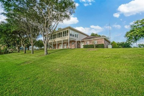 Duplex in Brazoria TX 2925 County Road 519 5.jpg