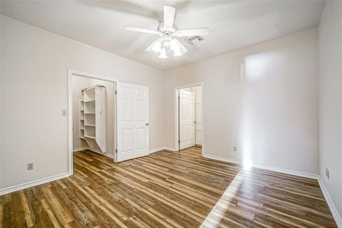 Duplex in Brazoria TX 2925 County Road 519 20.jpg