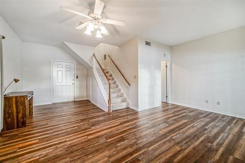 Duplex in Brazoria TX 2925 County Road 519 9.jpg