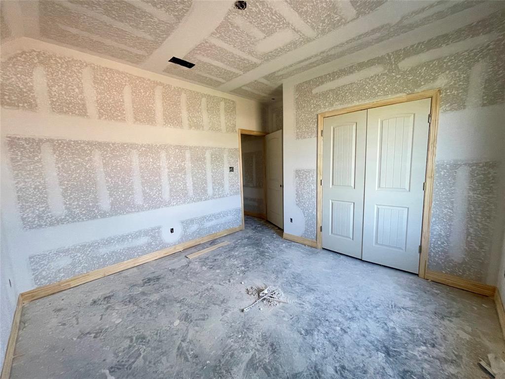 643 Longhorn Trail, Angleton, Texas image 3